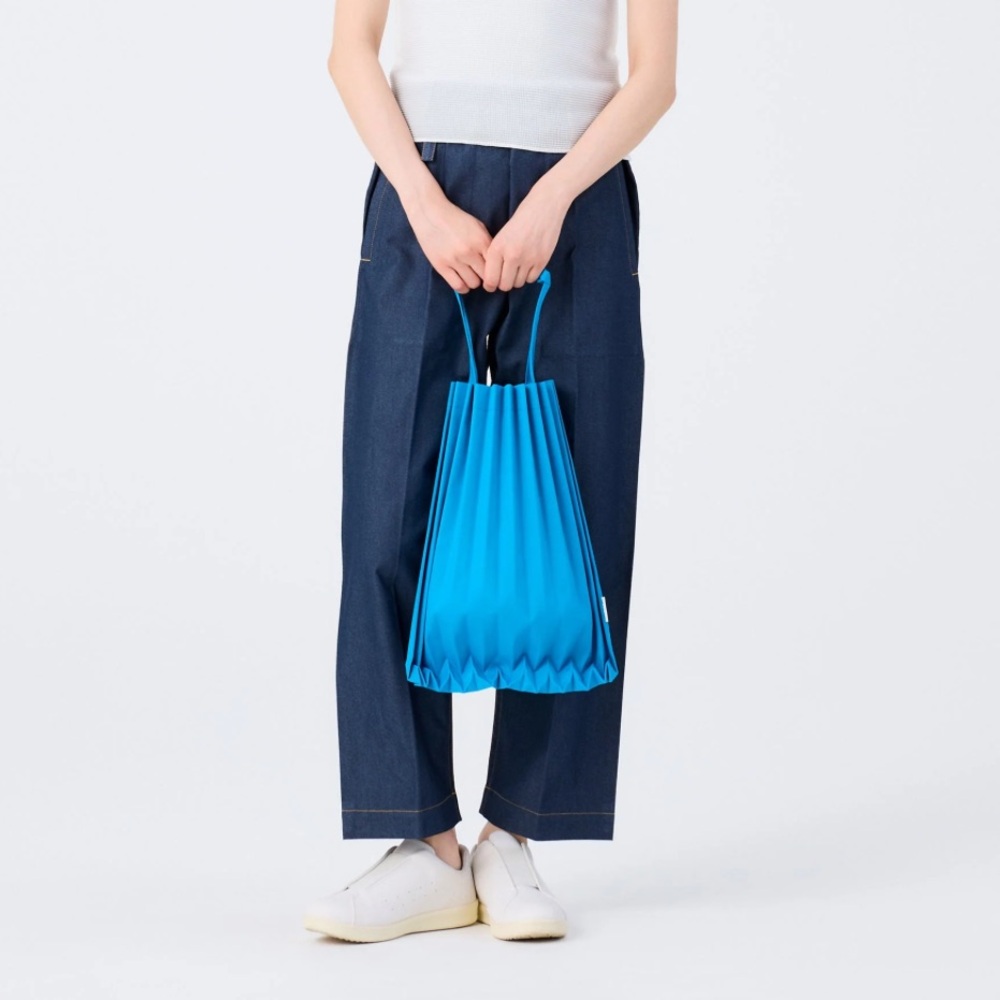 BNWT me ISSEY MIYAKE Trunk Pleats Bag